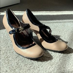 Perfect condition Sofft heels nude and black